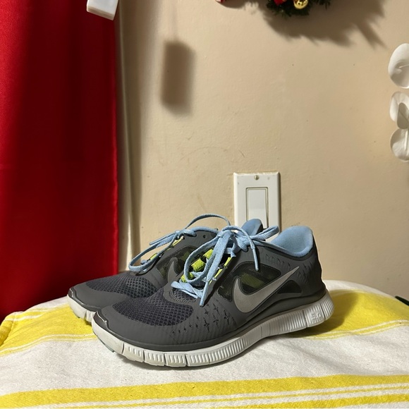 Nike Free Womens Running Shoes - Picture 2 of 5